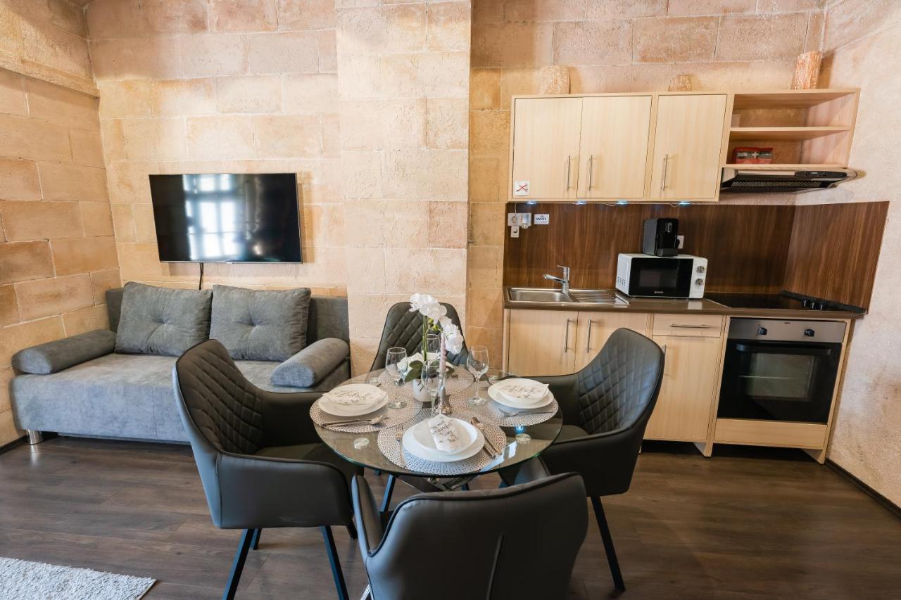 Weissmann Residence Sopron Bagian luar foto
